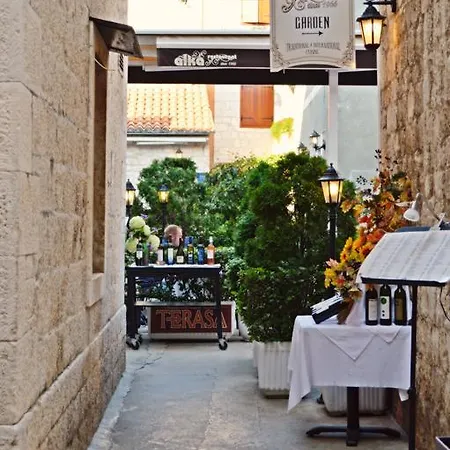 Burgus-antium Villa Trogir