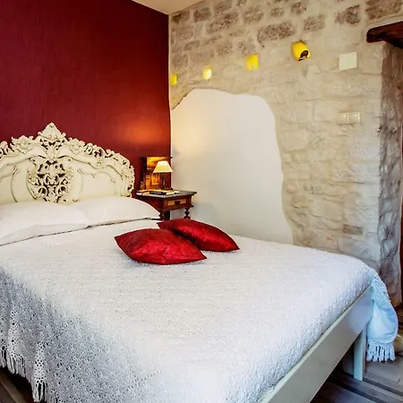 Burgus-antium Villa Trogir