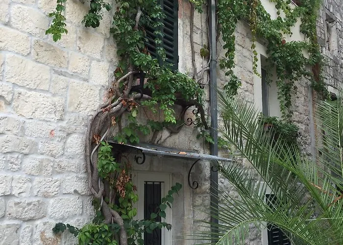 布尔格斯-安丁姆公寓别墅 *